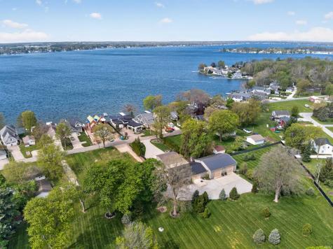 11199 NE Wawasee Drive Syracuse IN 46567