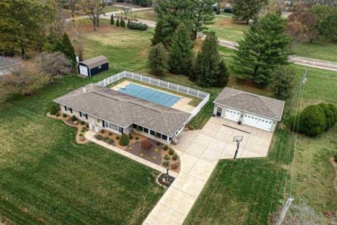 9301 Farmington Drive Evansville IN 47712