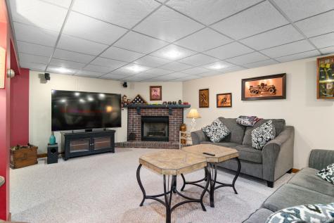 9301 Farmington Drive Evansville IN 47712