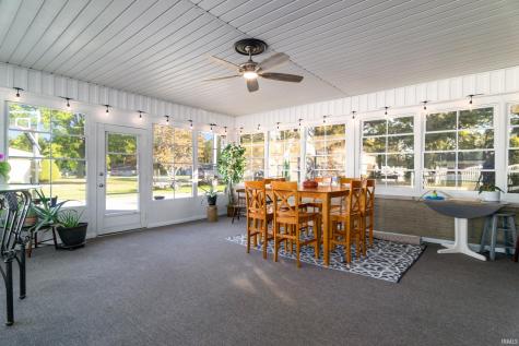 9301 Farmington Drive Evansville IN 47712