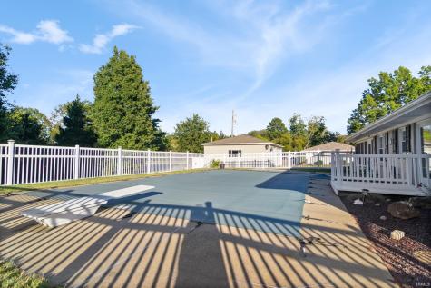 9301 Farmington Drive Evansville IN 47712