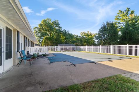 9301 Farmington Drive Evansville IN 47712