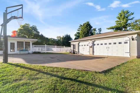9301 Farmington Drive Evansville IN 47712