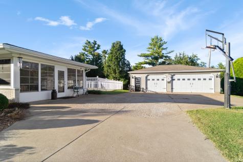 9301 Farmington Drive Evansville IN 47712