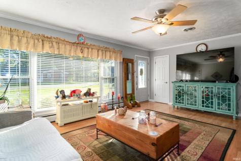 9301 Farmington Drive Evansville IN 47712