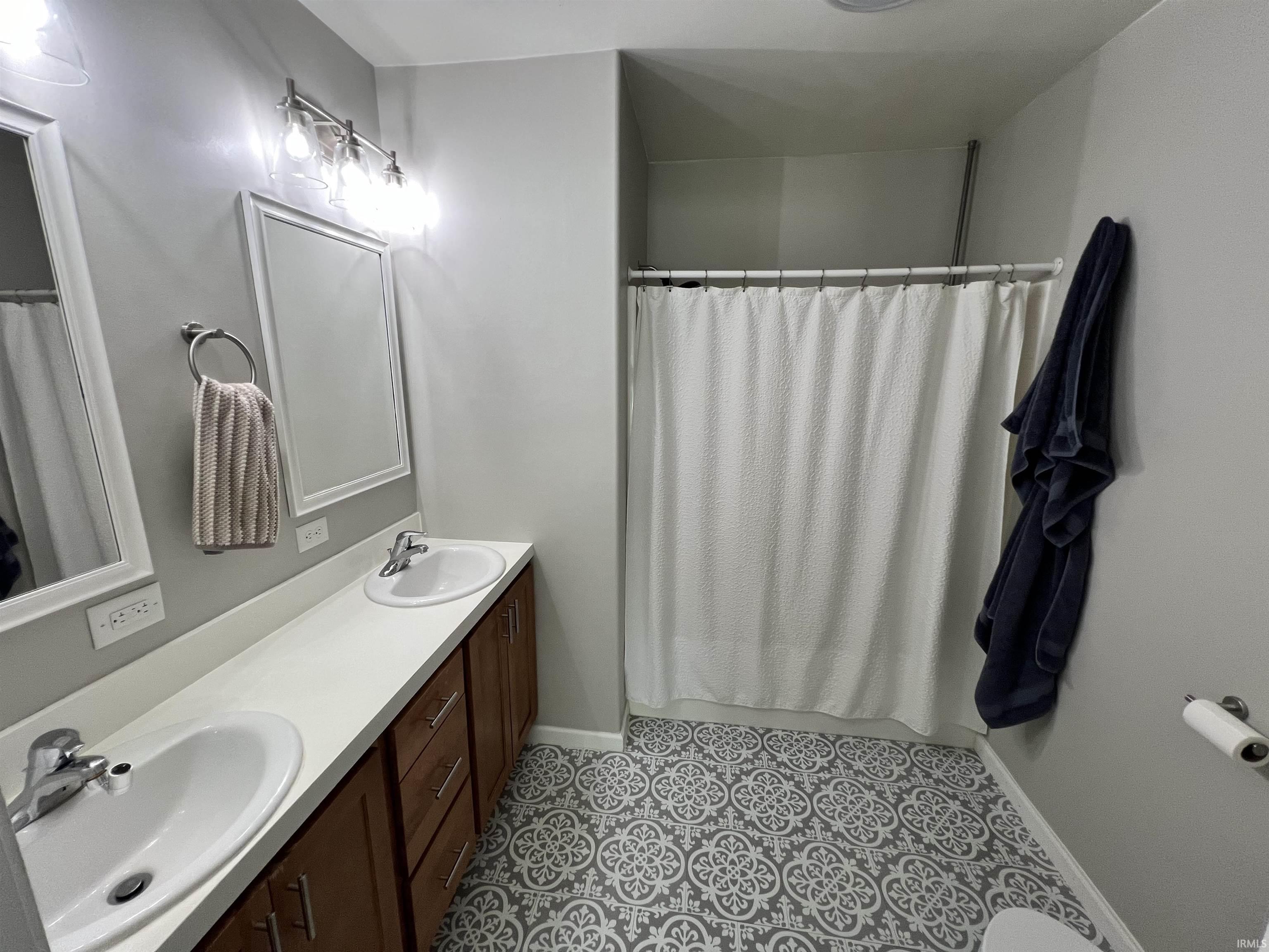 6572 E South Barbee Drive Warsaw IN 46582