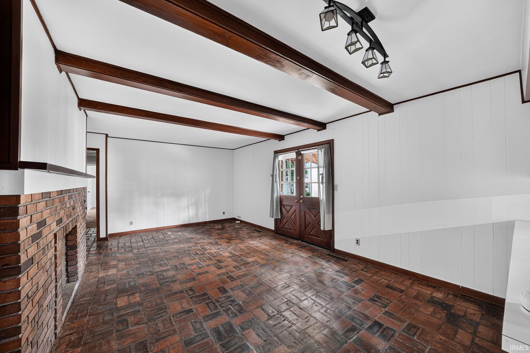 1915 Churchill Drive South Bend IN 46617