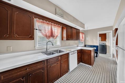 1915 Churchill Drive South Bend IN 46617