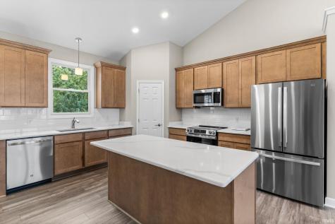 2127 Deepwater Loop Monticello IN 47960