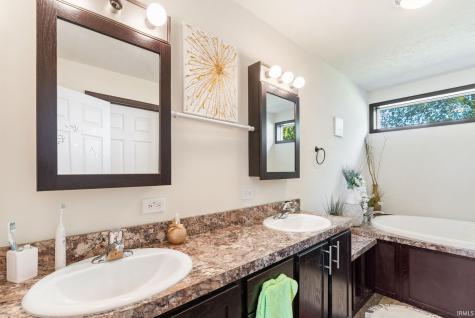 4222 N Lighthouse Drive Warsaw IN 46582
