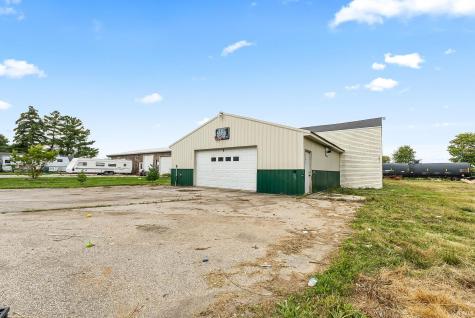 1858 W Auburn Drive Auburn IN 46706