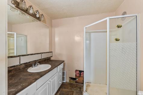 1858 W Auburn Drive Auburn IN 46706