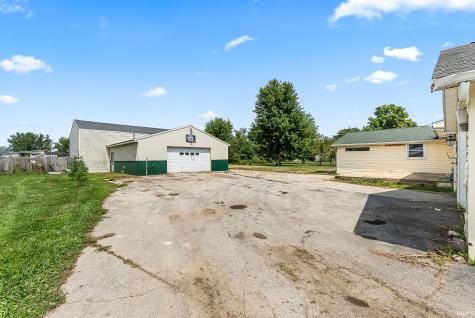 1858 W Auburn Drive Auburn IN 46706