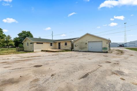 1858 W Auburn Drive Auburn IN 46706