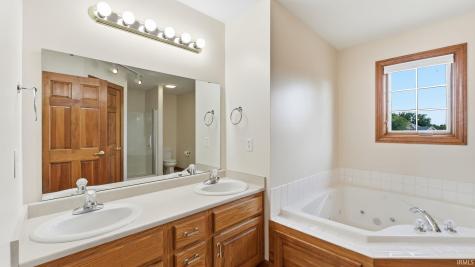 9327 Sugar Hill Drive Fort Wayne IN 46835