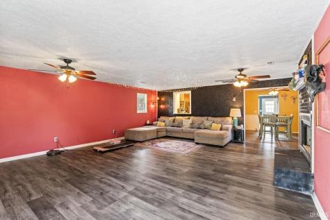 9967 N County Road 800 Road Daleville IN 47334