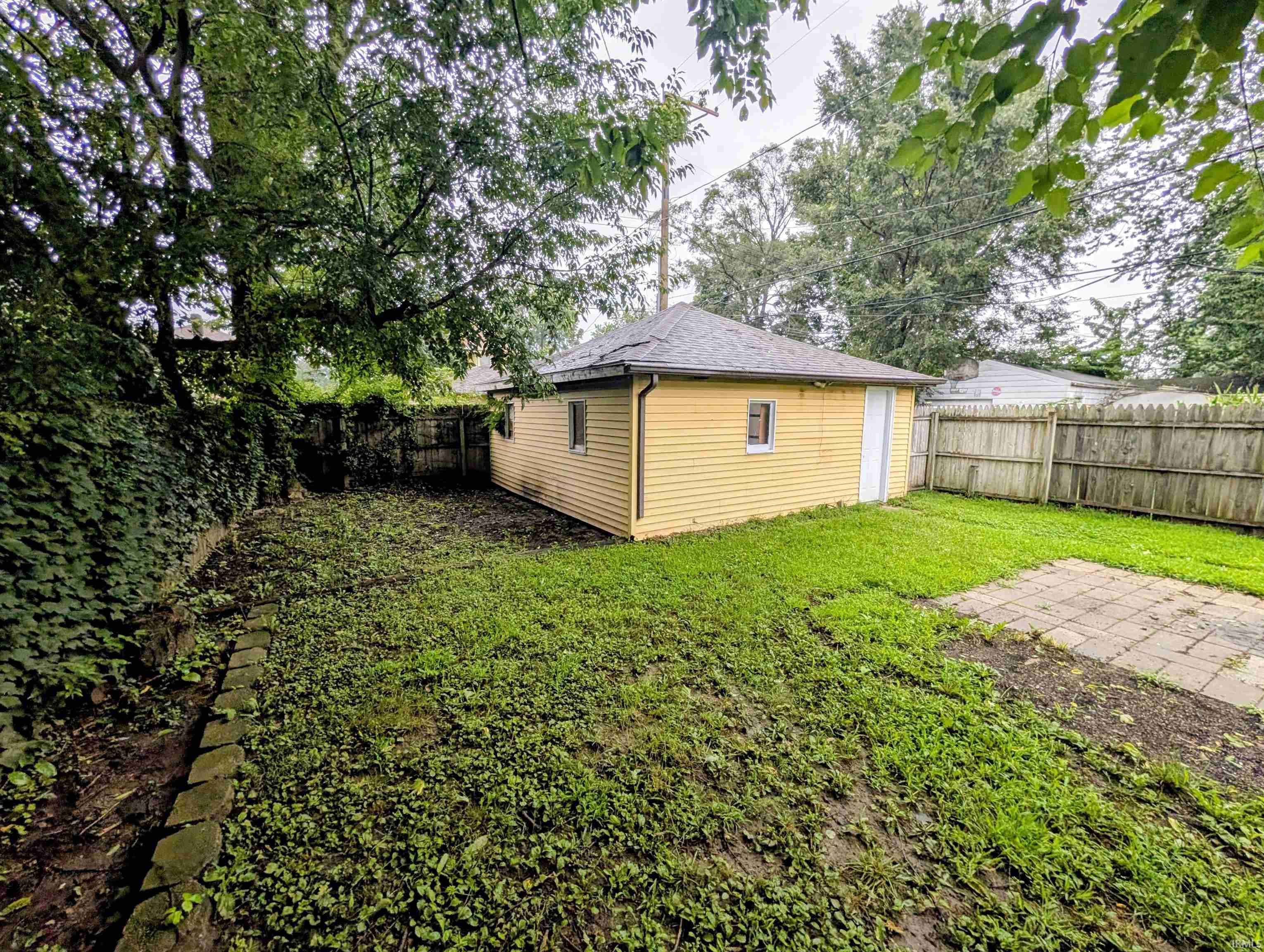 827 E Ewing Avenue South Bend IN 46613