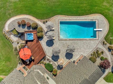 68555 Oak Road Lakeville IN 46536