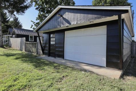 303 N Fulton Street Parker City IN 47368
