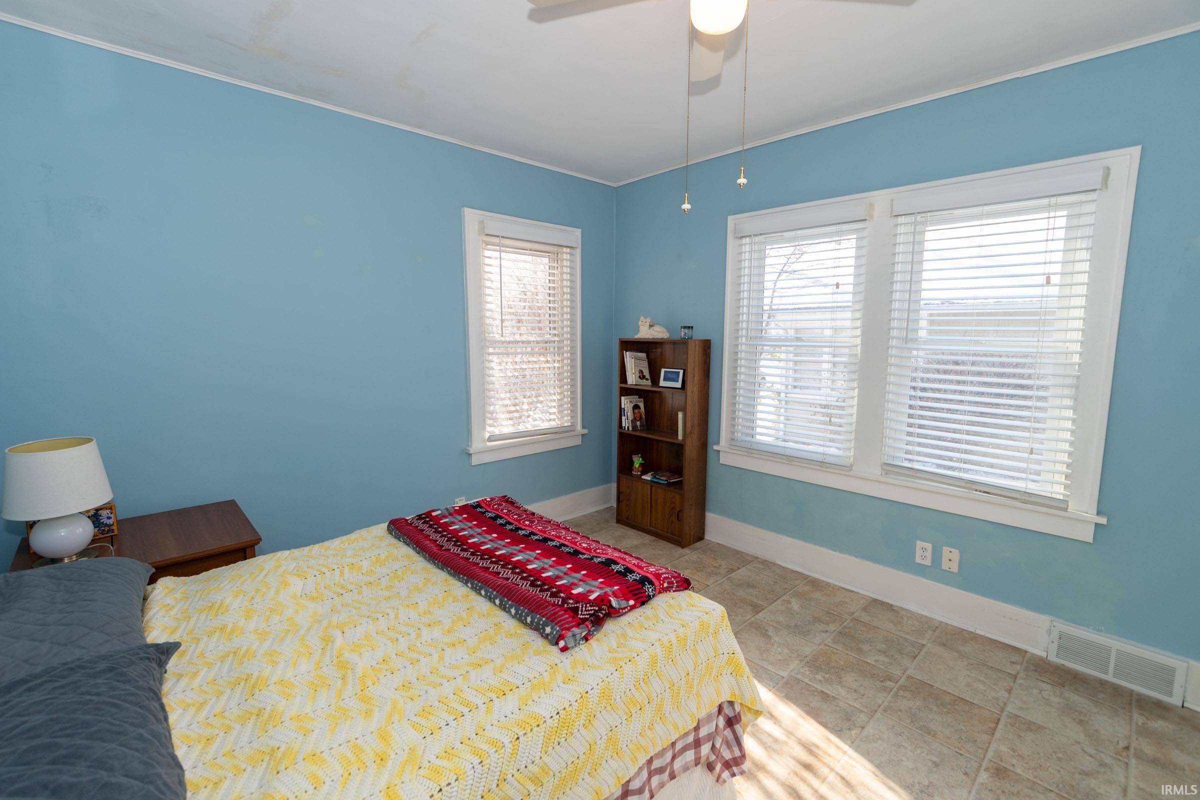909 E Oakside Street South Bend IN 46614