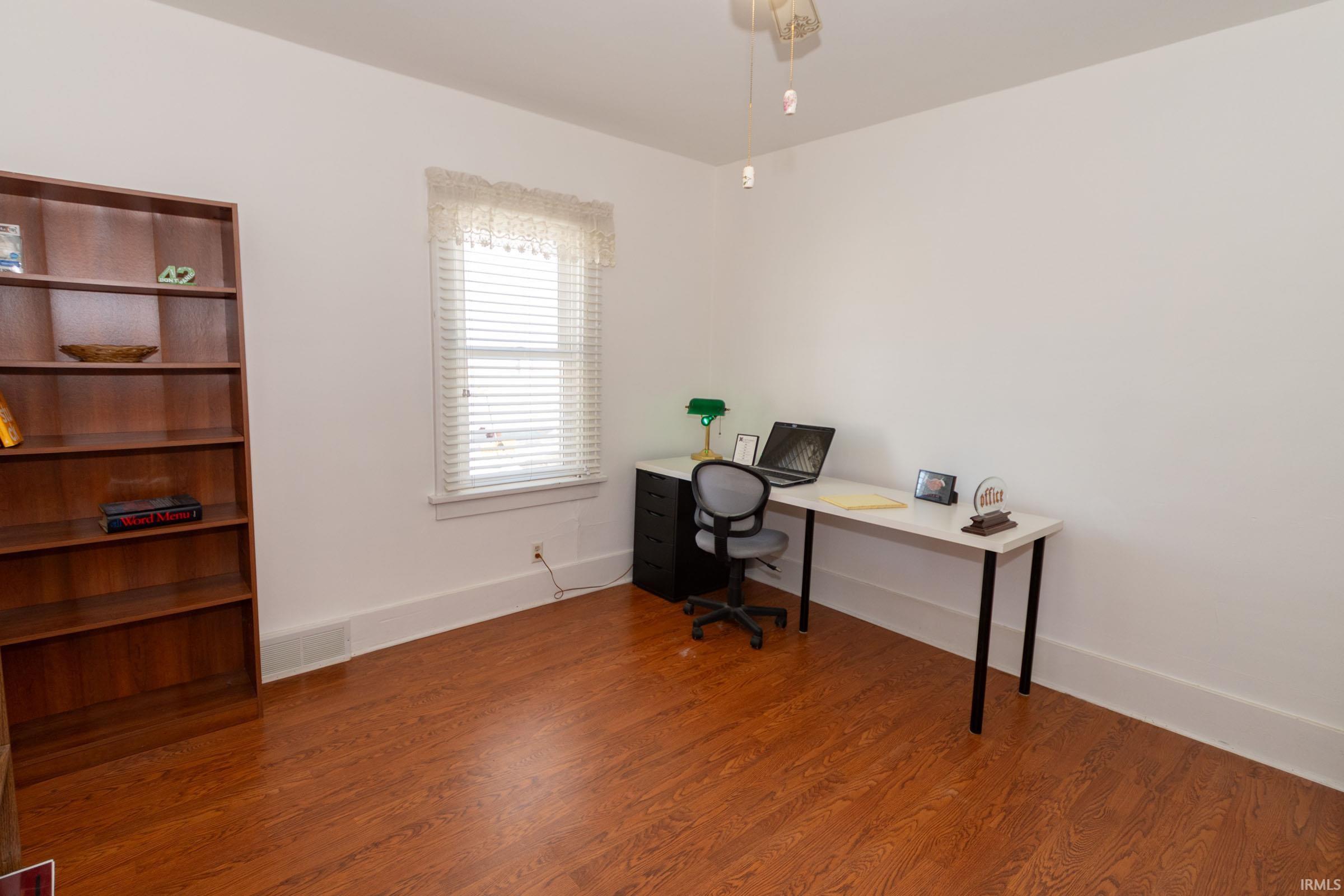 909 E Oakside Street South Bend IN 46614