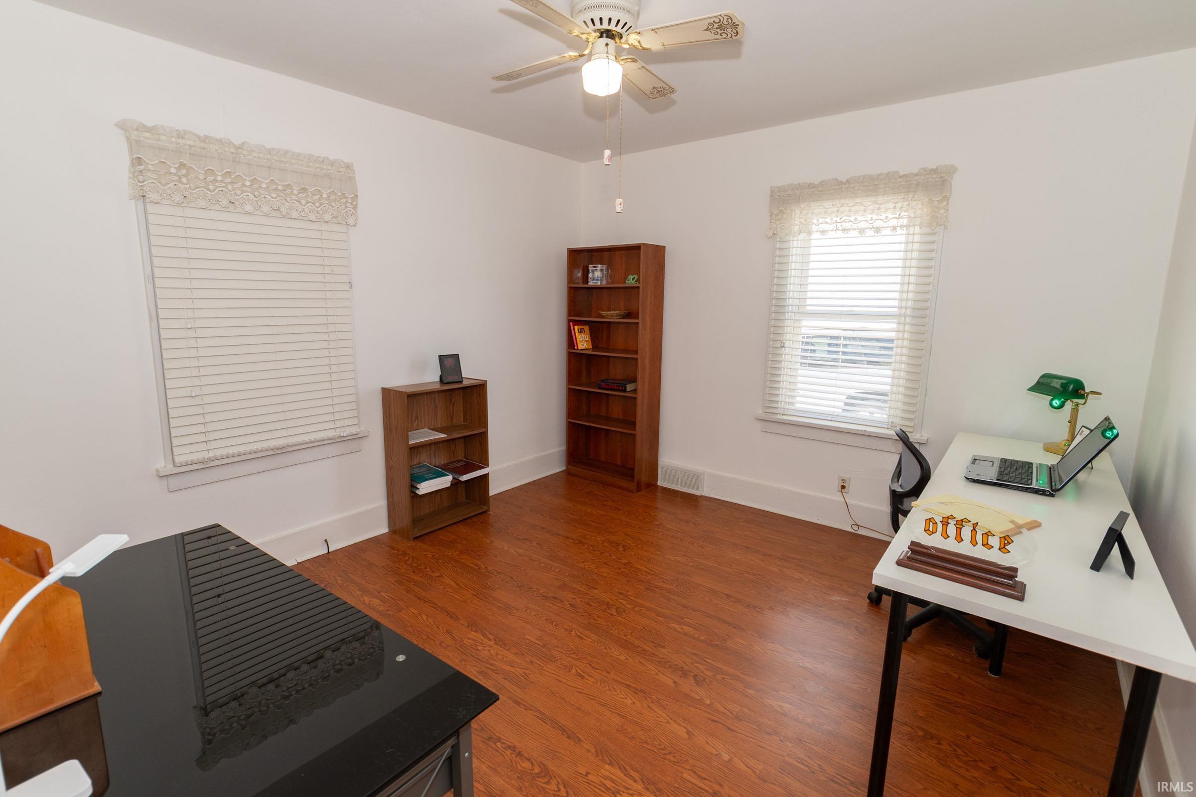 909 E Oakside Street South Bend IN 46614
