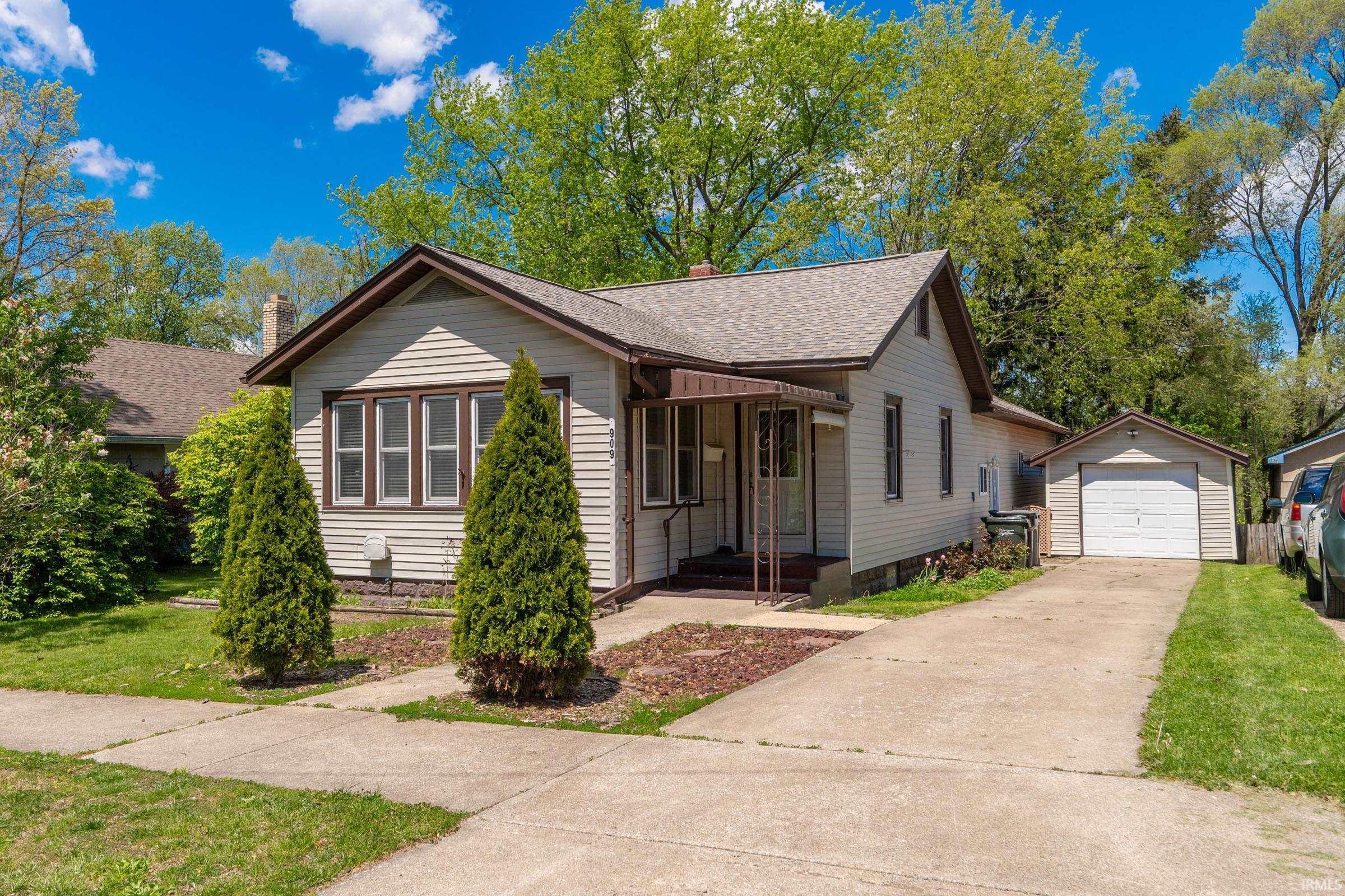909 E Oakside Street South Bend IN 46614