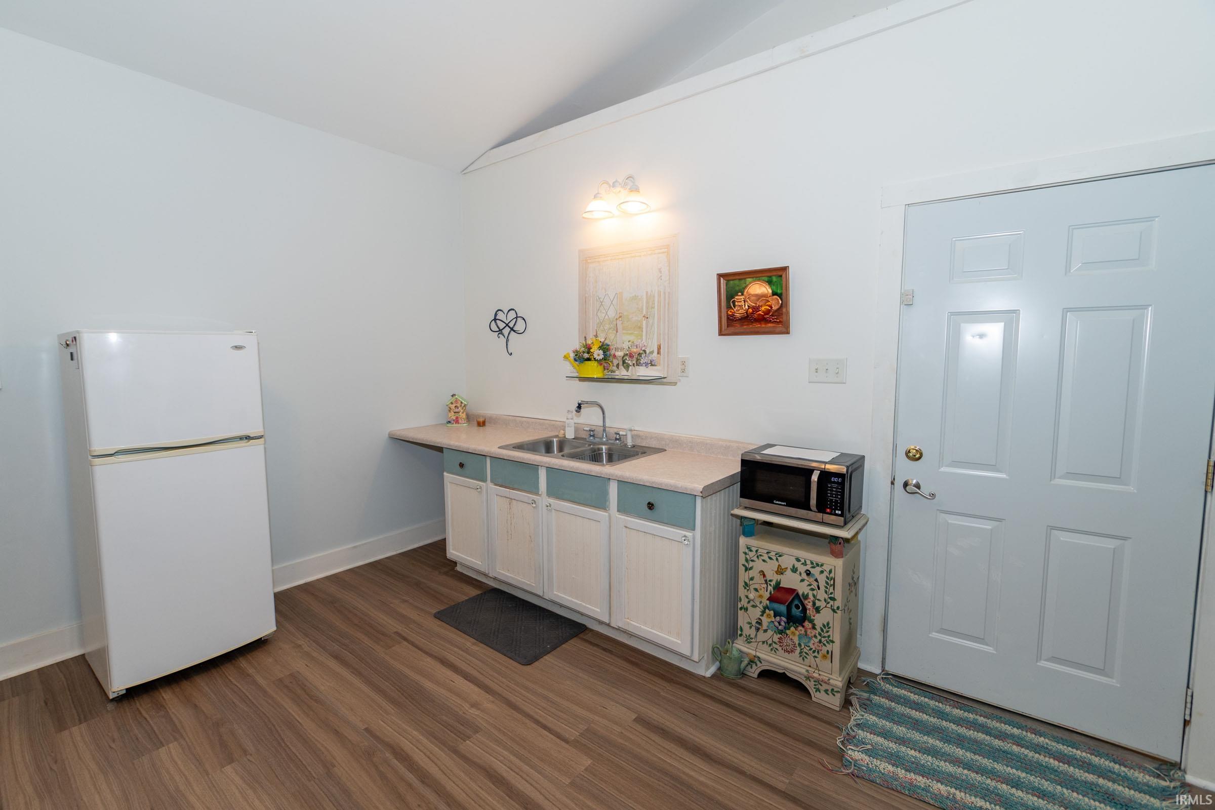 909 E Oakside Street South Bend IN 46614