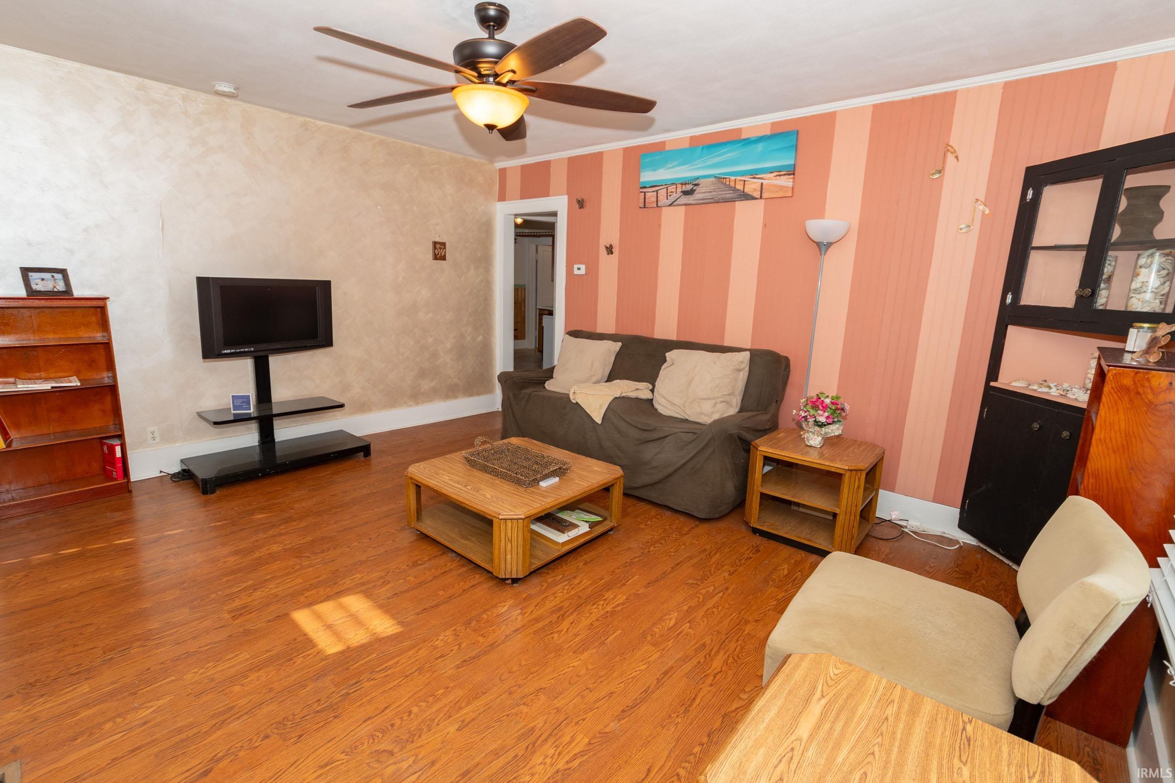 909 E Oakside Street South Bend IN 46614