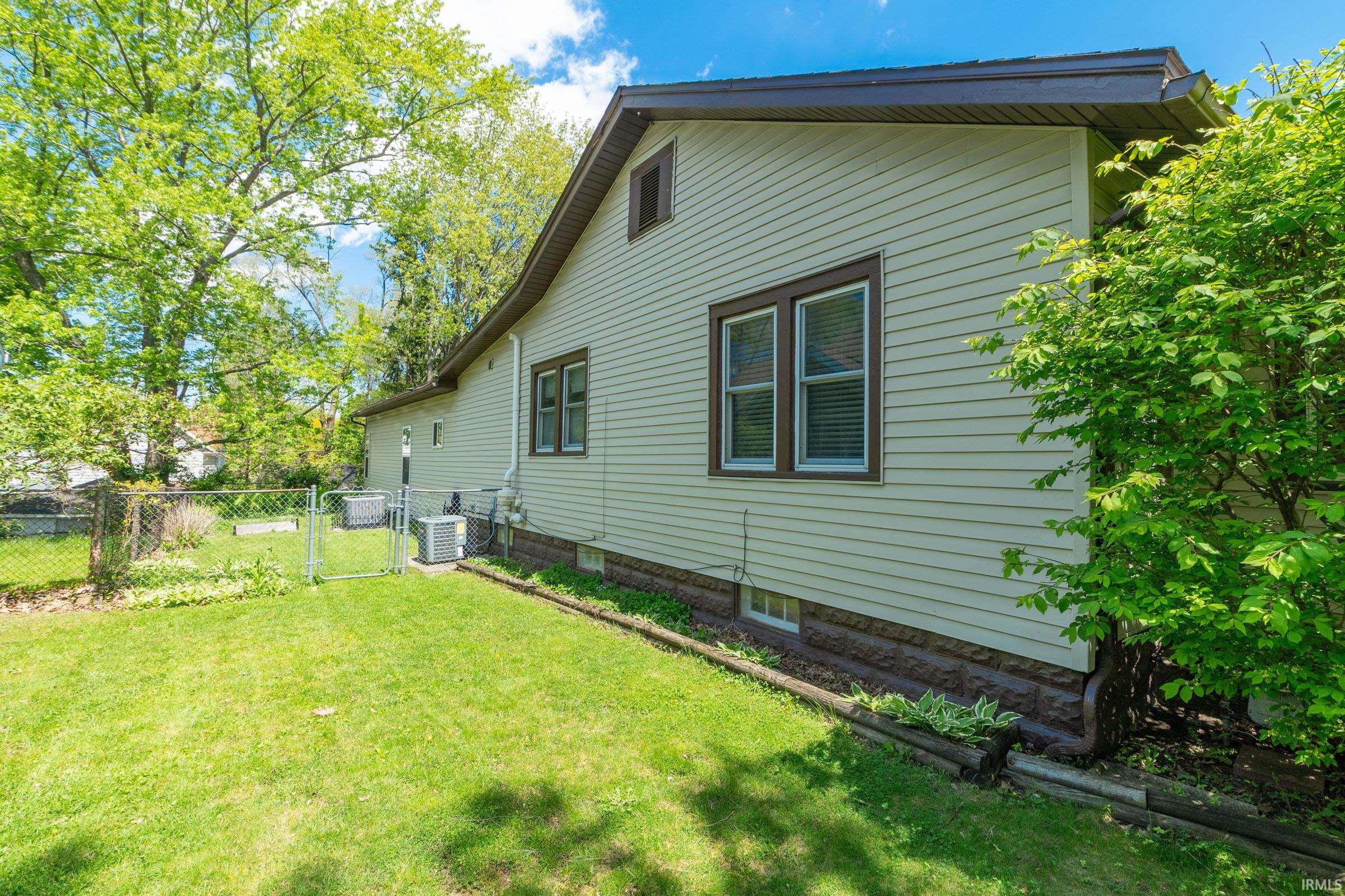 909 E Oakside Street South Bend IN 46614