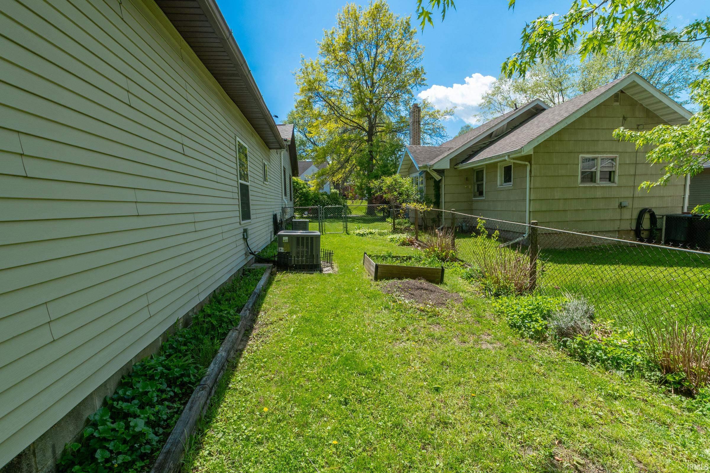 909 E Oakside Street South Bend IN 46614