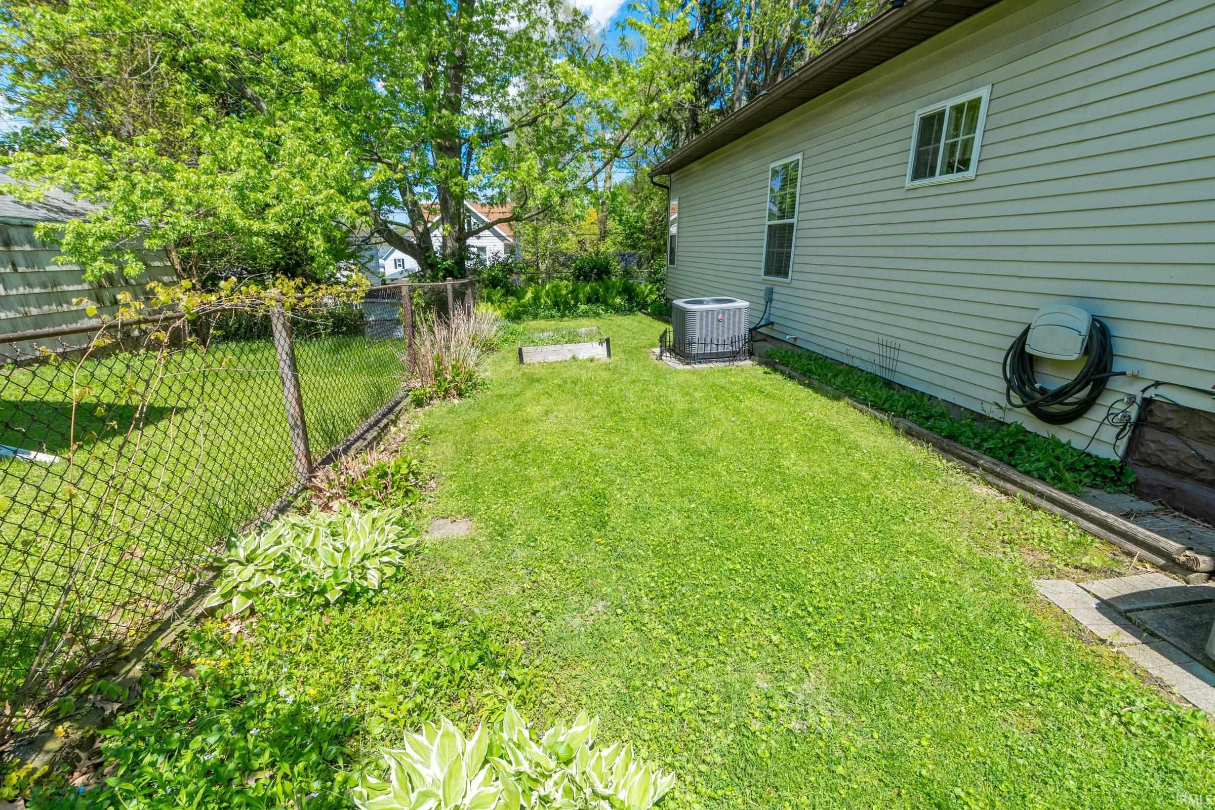 909 E Oakside Street South Bend IN 46614