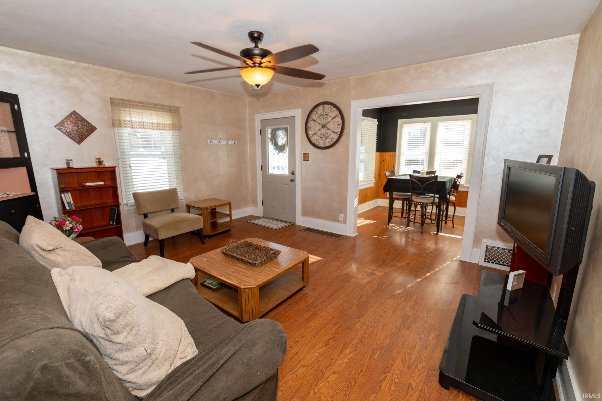 909 E Oakside Street South Bend IN 46614