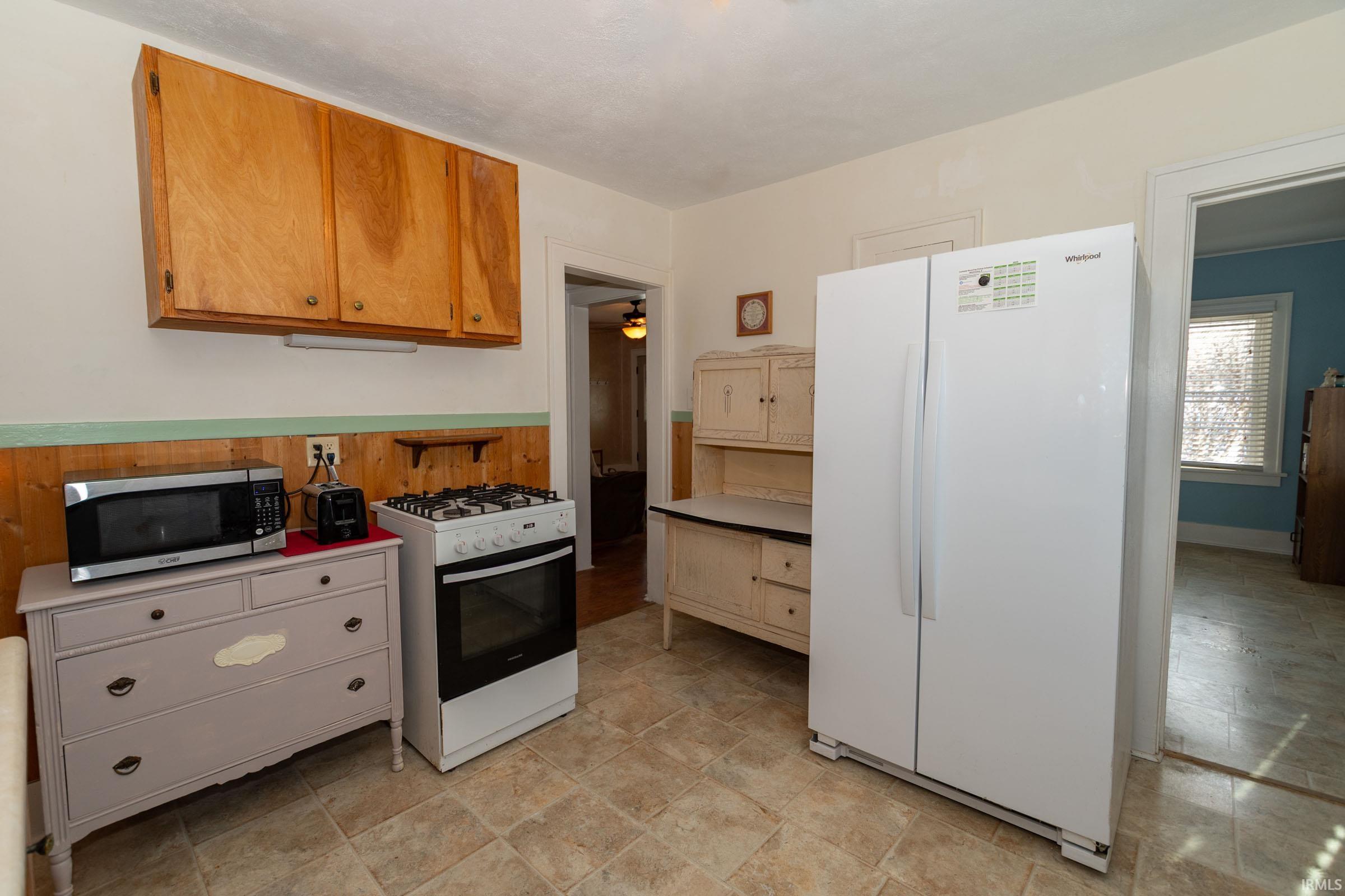909 E Oakside Street South Bend IN 46614