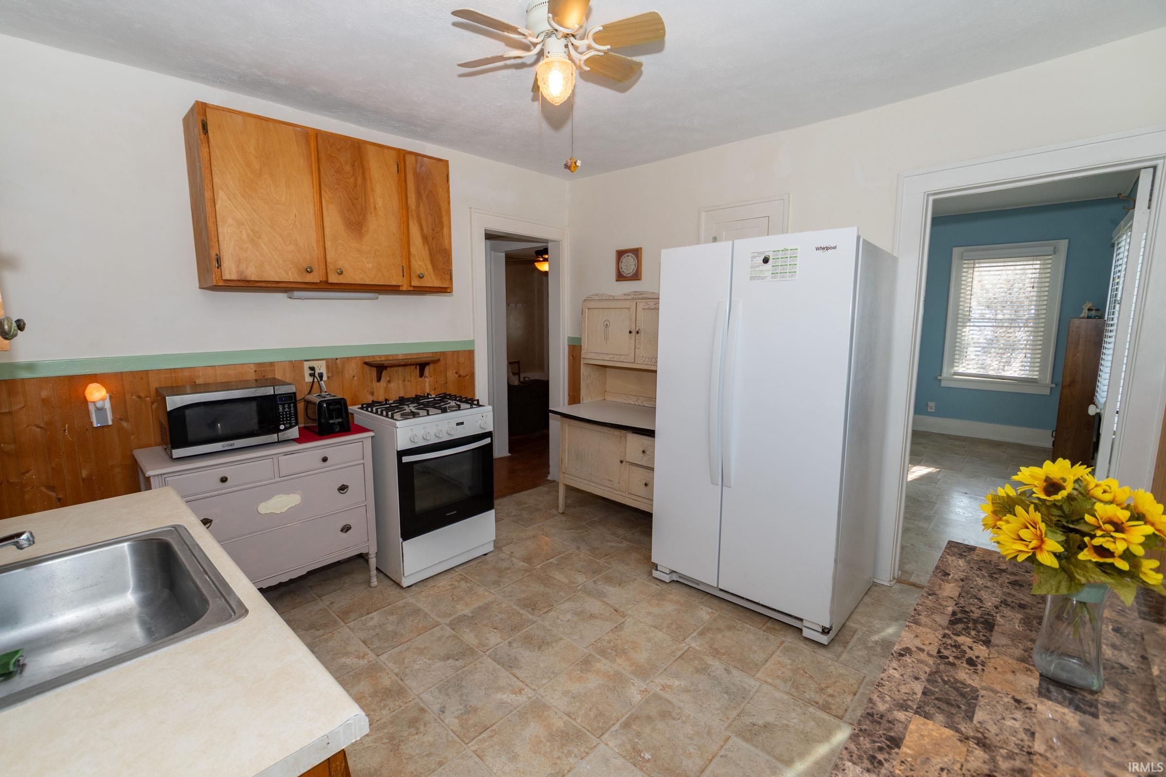 909 E Oakside Street South Bend IN 46614