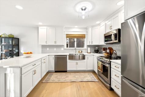 9428 S Harbour Pointe Drive Bloomington IN 47401