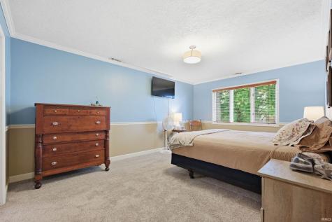 2215 W Woodmont Drive Muncie IN 47304