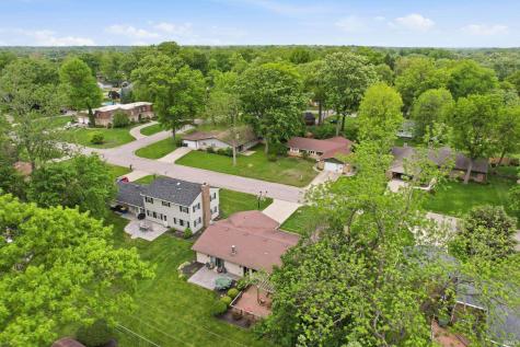 2215 W Woodmont Drive Muncie IN 47304