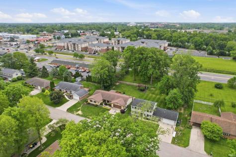 2215 W Woodmont Drive Muncie IN 47304
