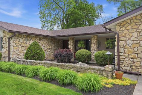 2215 W Woodmont Drive Muncie IN 47304