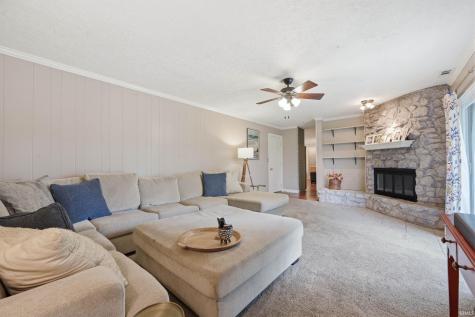 2215 W Woodmont Drive Muncie IN 47304