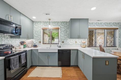 2215 W Woodmont Drive Muncie IN 47304