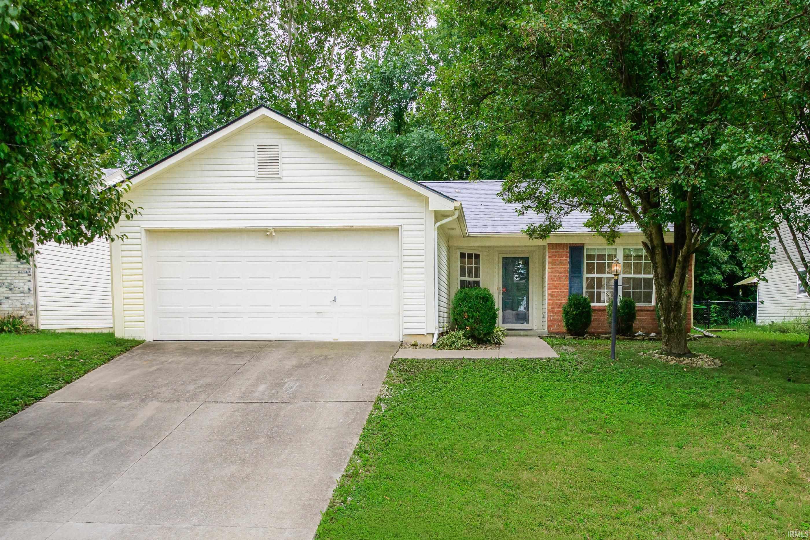 1529 W Edinburgh Bend Bloomington IN 47403