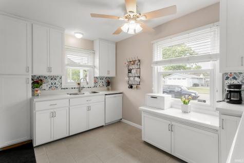 1635 Crestwood Boulevard South Bend IN 46635