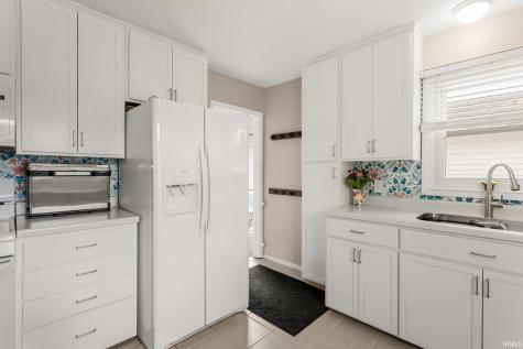 1635 Crestwood Boulevard South Bend IN 46635