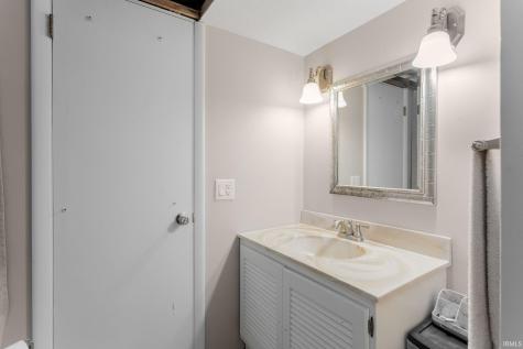 1635 Crestwood Boulevard South Bend IN 46635