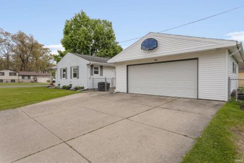 1635 Crestwood Boulevard South Bend IN 46635