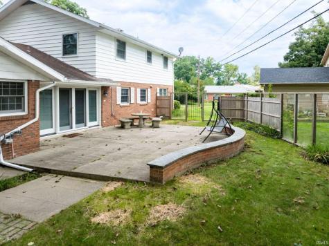 420 N Brentwood Lane Muncie IN 47304