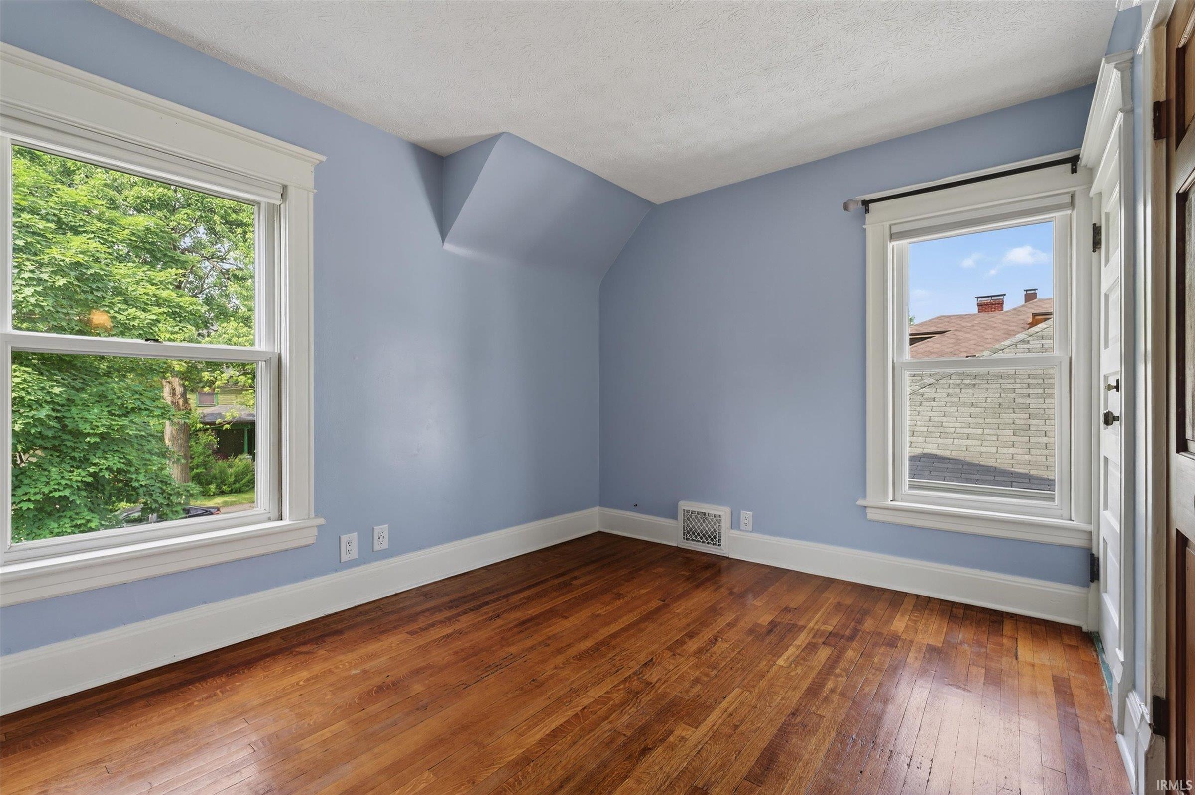 1060 Woodward Avenue South Bend IN 46616