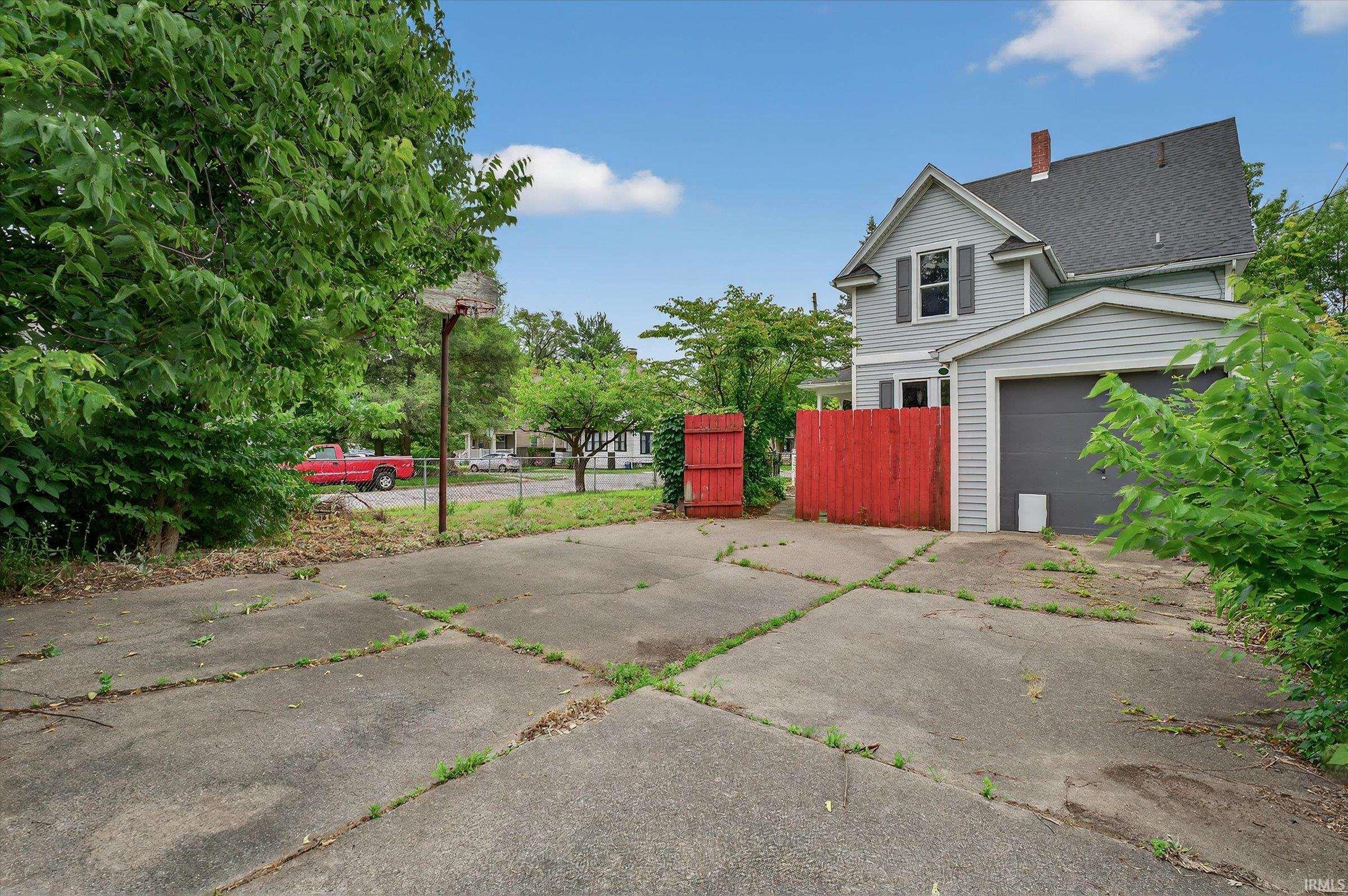 1060 Woodward Avenue South Bend IN 46616